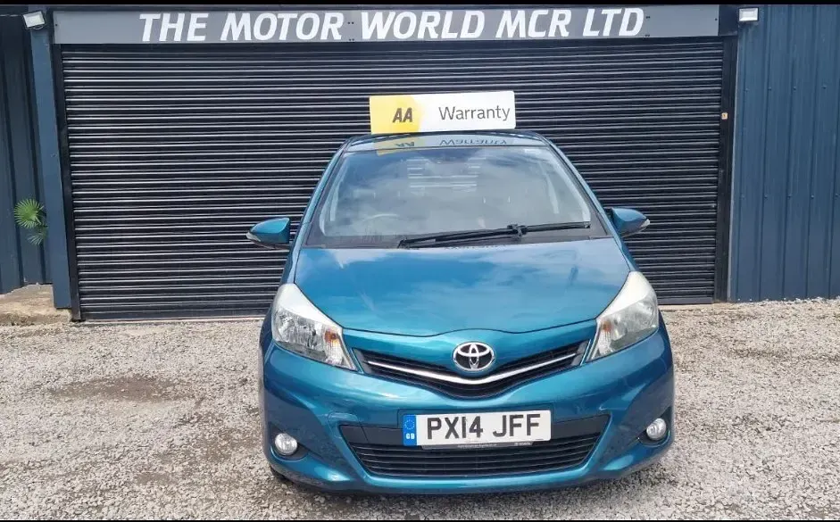 Begagnad Toyota Yaris Plus 2014 Blå Halvkombi