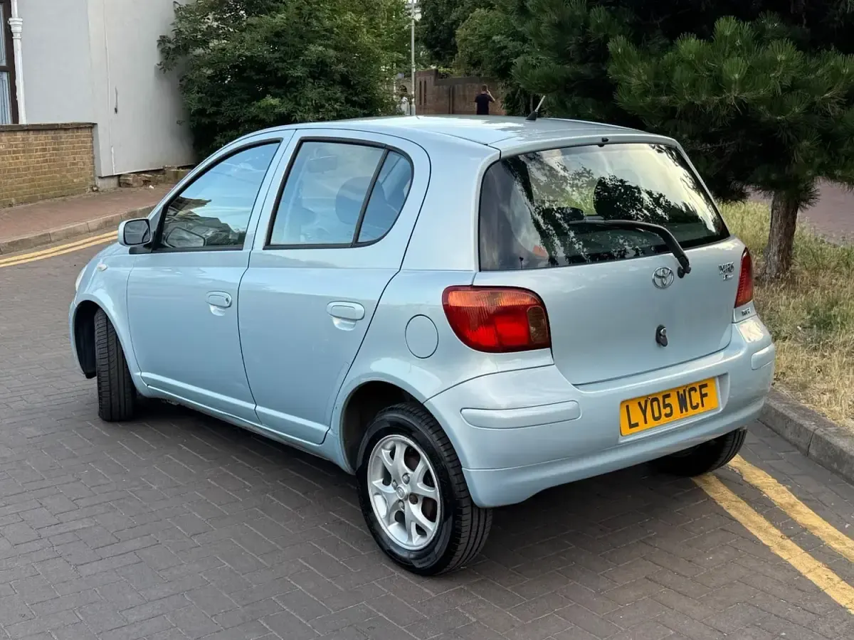 Used Toyota Yaris 2005 Blue Hatchback