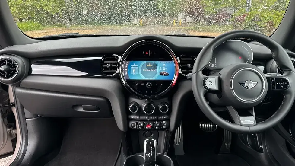 Usado Mini Cooper Hatch 134 HP (98 kW) 2023 Cinzento Citadino
