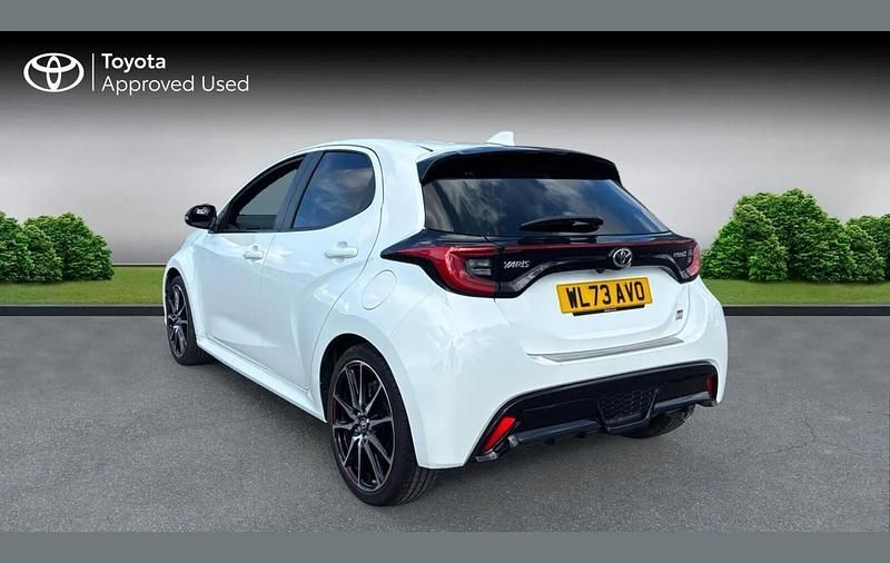 Used Toyota Yaris Hybrid Sport 116 HP (85 kW) 2023 Pure white Hatchback