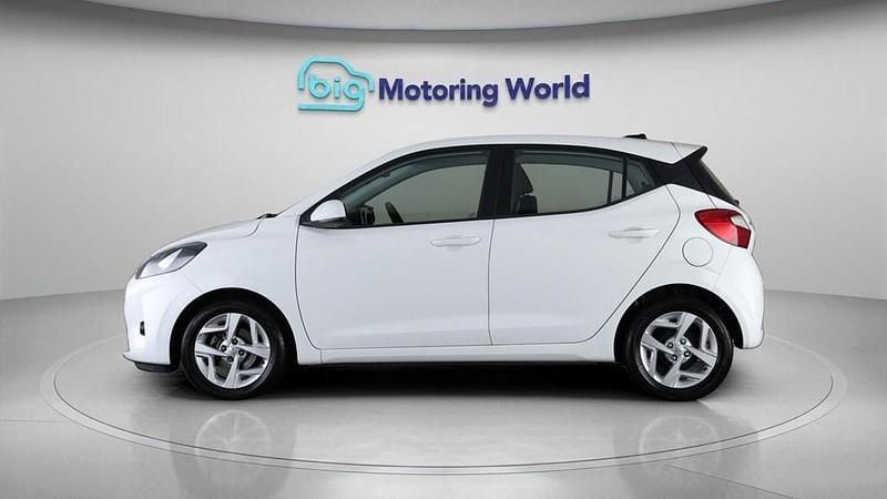 Used Hyundai i10 SE 67 HP (49 kW) 2023 White Hatchback