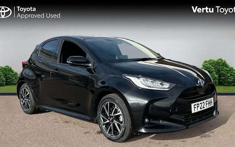 Used 2025 Toyota Yaris Hybrid Design Hatchback | £15,760 (Super price) - Image 1/4