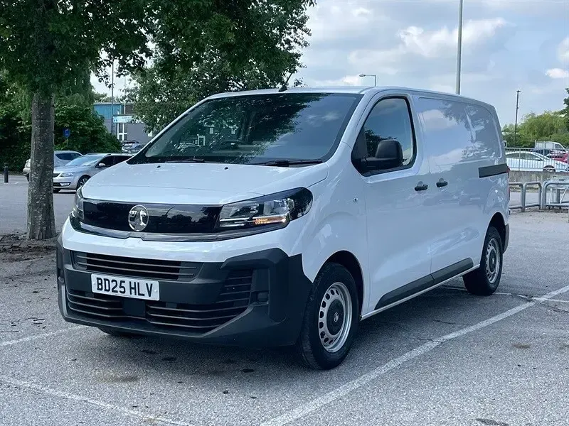 Used Vauxhall Vivaro S 120 HP (88 kW) 2025 White MPV