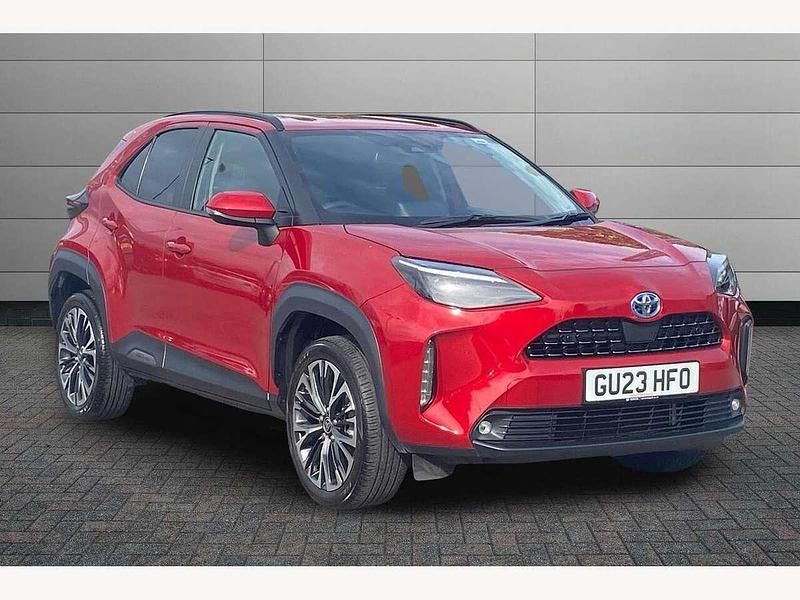 Red Used 2023 Toyota Yaris Hybrid SUV | £24,350 (A bit pricey) - Image 1/3