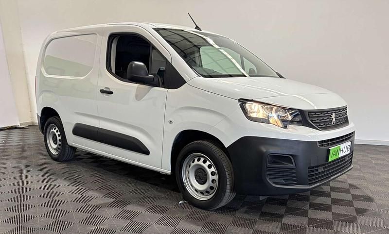 White Used 2023 Peugeot Partner Premium MPV | £12,995 (Fair price) - Image 1/4