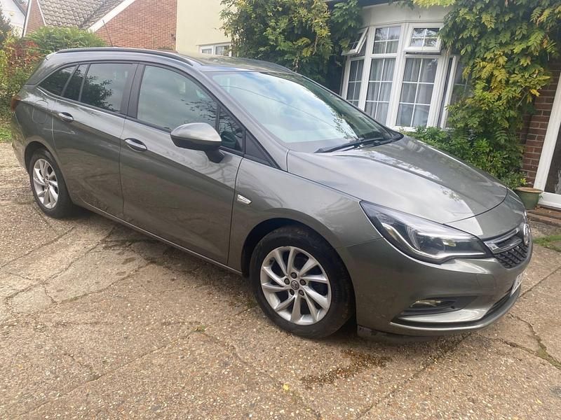 Second-hand Vauxhall Astra 110 CP (80 kW) 2019 Gri Break