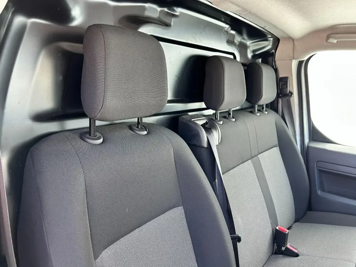 Second-hand Peugeot Expert Premium 102 CP (75 kW) 2023 Alb Van