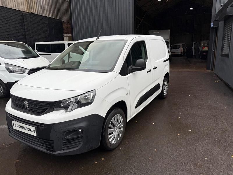 White Used 2021 Peugeot Partner MPV | £6,450 (Fair price) - Image 1/3