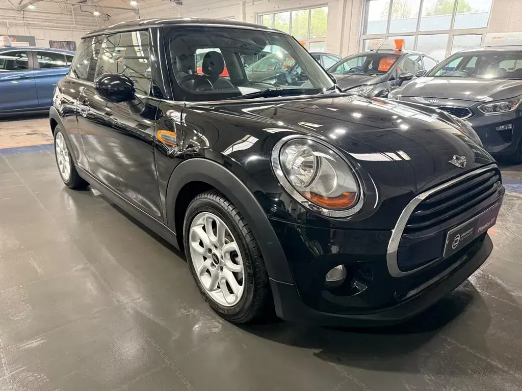 Usado Mini Cooper D Hatch 116 HP (85 kW) 2016 Preto Citadino