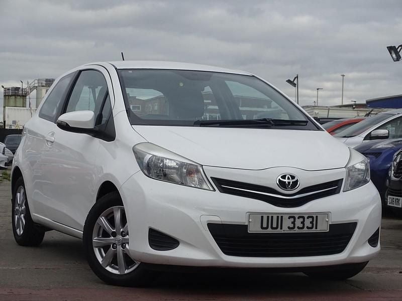 White Used 2013 Toyota Yaris Hatchback | £4,595 (Good price) - Image 1/3