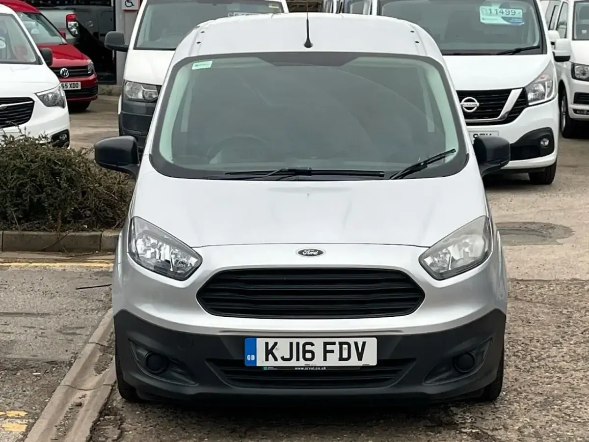 Used Ford Transit Courier 100 HP (73 kW) 2016 Silver Van