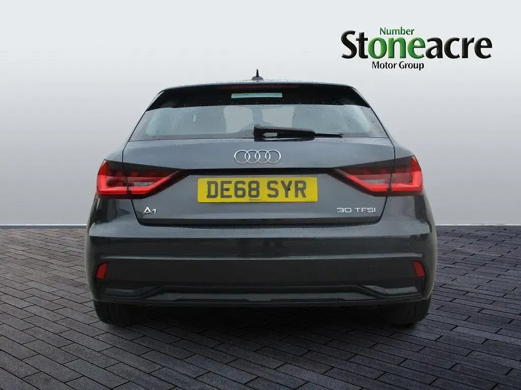 Usado Audi A1 Sportback Sport 116 HP (85 kW) 2018 Cinzento Citadino