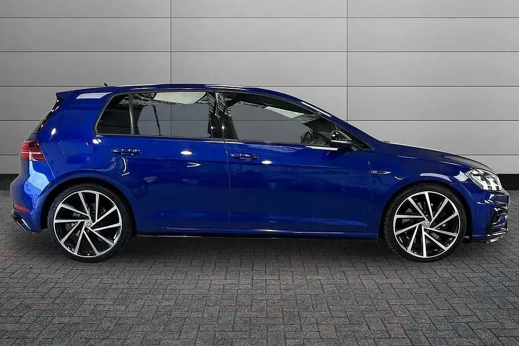 Used VW Golf VII R 300 HP (220 kW) 2019 Lapiz blue Hatchback