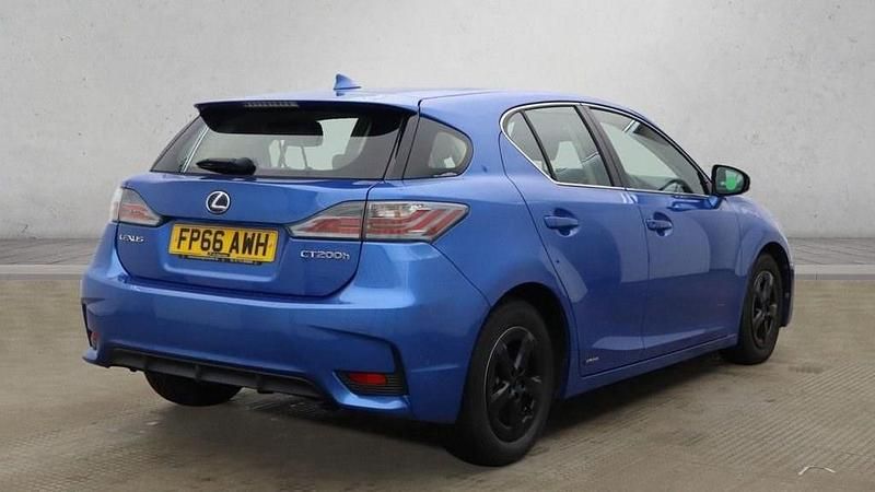Used Lexus CT200h 136 HP (100 kW) 2016 Blue Hatchback