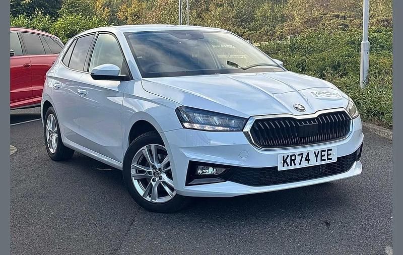 Moon white metallic Used 2024 Skoda Fabia SE L Hatchback | £16,337 (Fair price) - Image 1/4