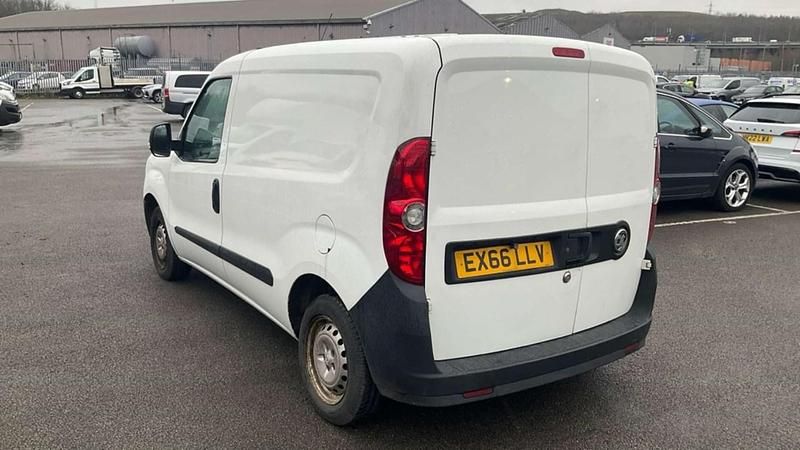 Second-hand Vauxhall Combo 2016 Alb Van