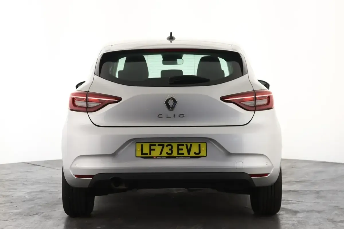 Used Renault Clio Evolution 90 HP (66 kW) 2023 Silver Hatchback