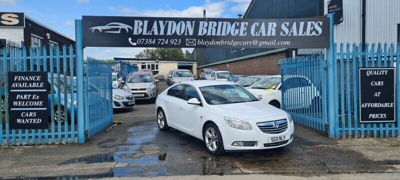 White Used 2011 Vauxhall Insignia SRi Hatchback | £1,699 (Fair price) - Image 1/4