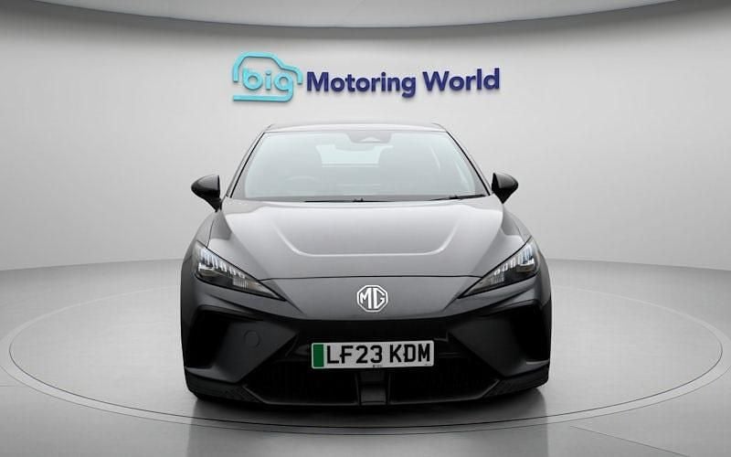 Begagnad MG MG4 EV SE 150 kW (204 HK) 2024 Halvkombi