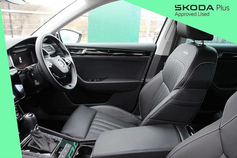 Used Skoda Superb LAURIN & KLEMENT 276 HP (202 kW) 2023 Moon white metallic Hatchback