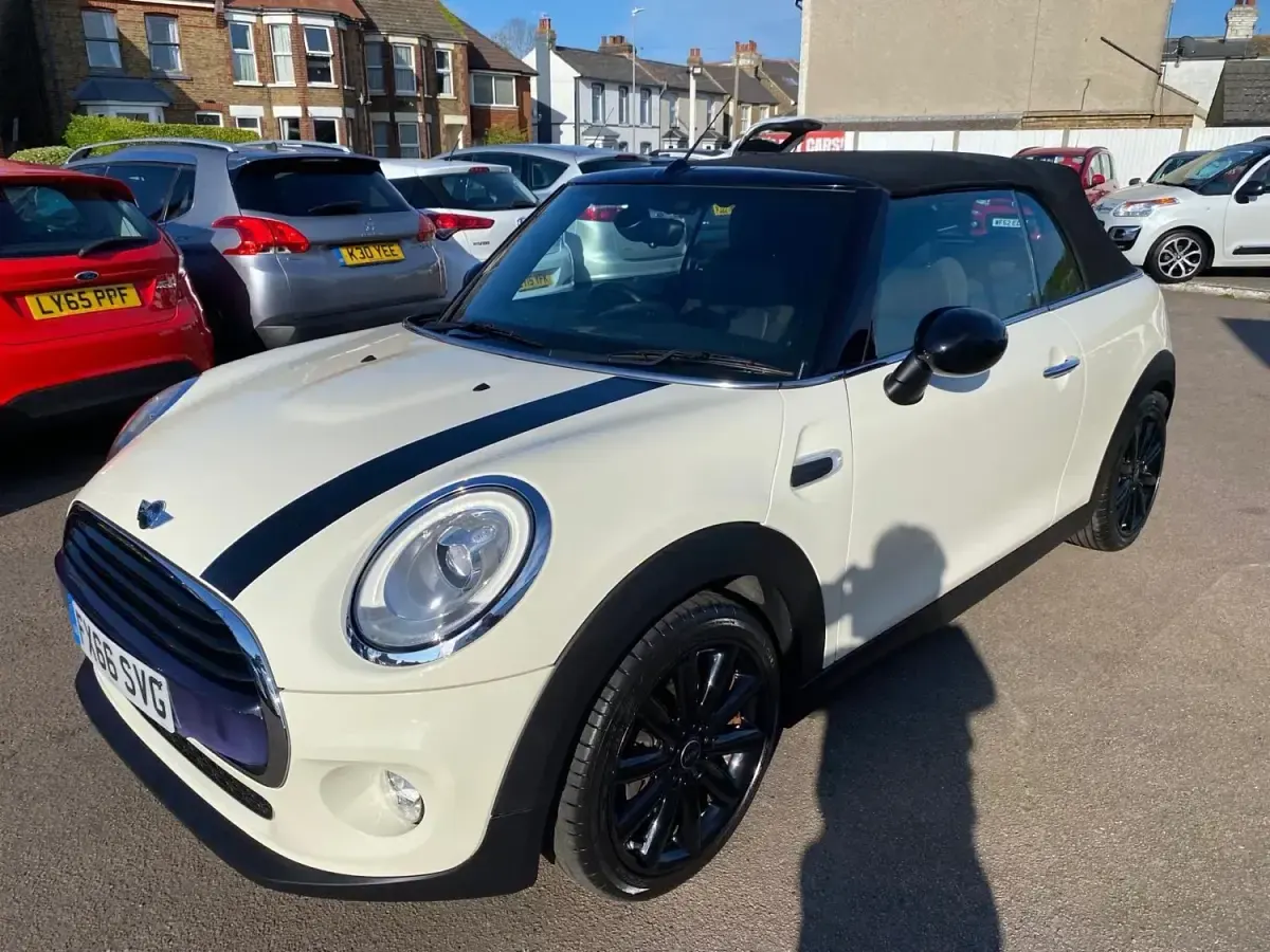 Begagnad Mini Cooper Cabriolet 2016 Vit Cab