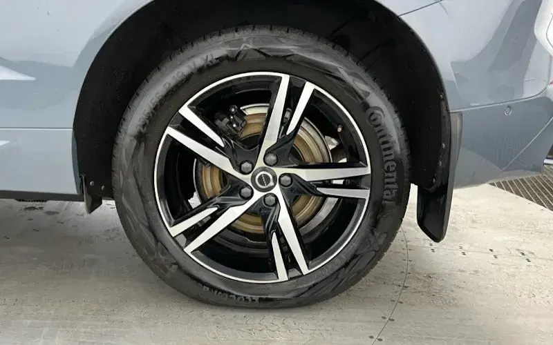 Used Volvo XC60 R-Design 250 HP (183 kW) 2021 SUV