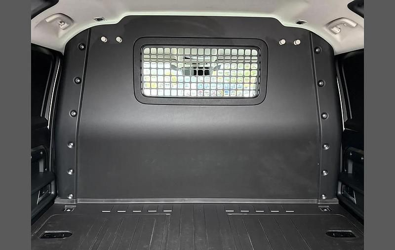 Used Land Rover Defender SE 246 HP (180 kW) 2023 Green SUV