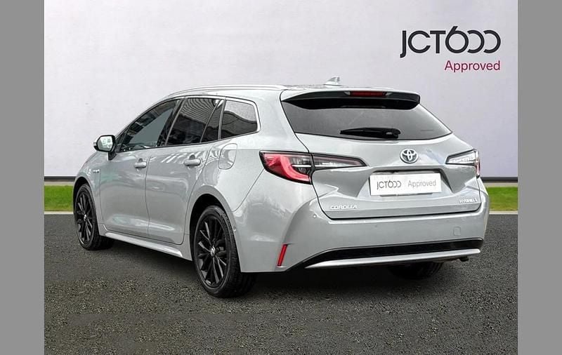 Gebraucht Toyota Corolla Design 122 PS (89 kW) 2021 Grau Kombi