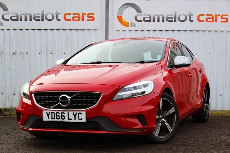Begagnad Volvo V40 R-Design 2016 Röd Halvkombi