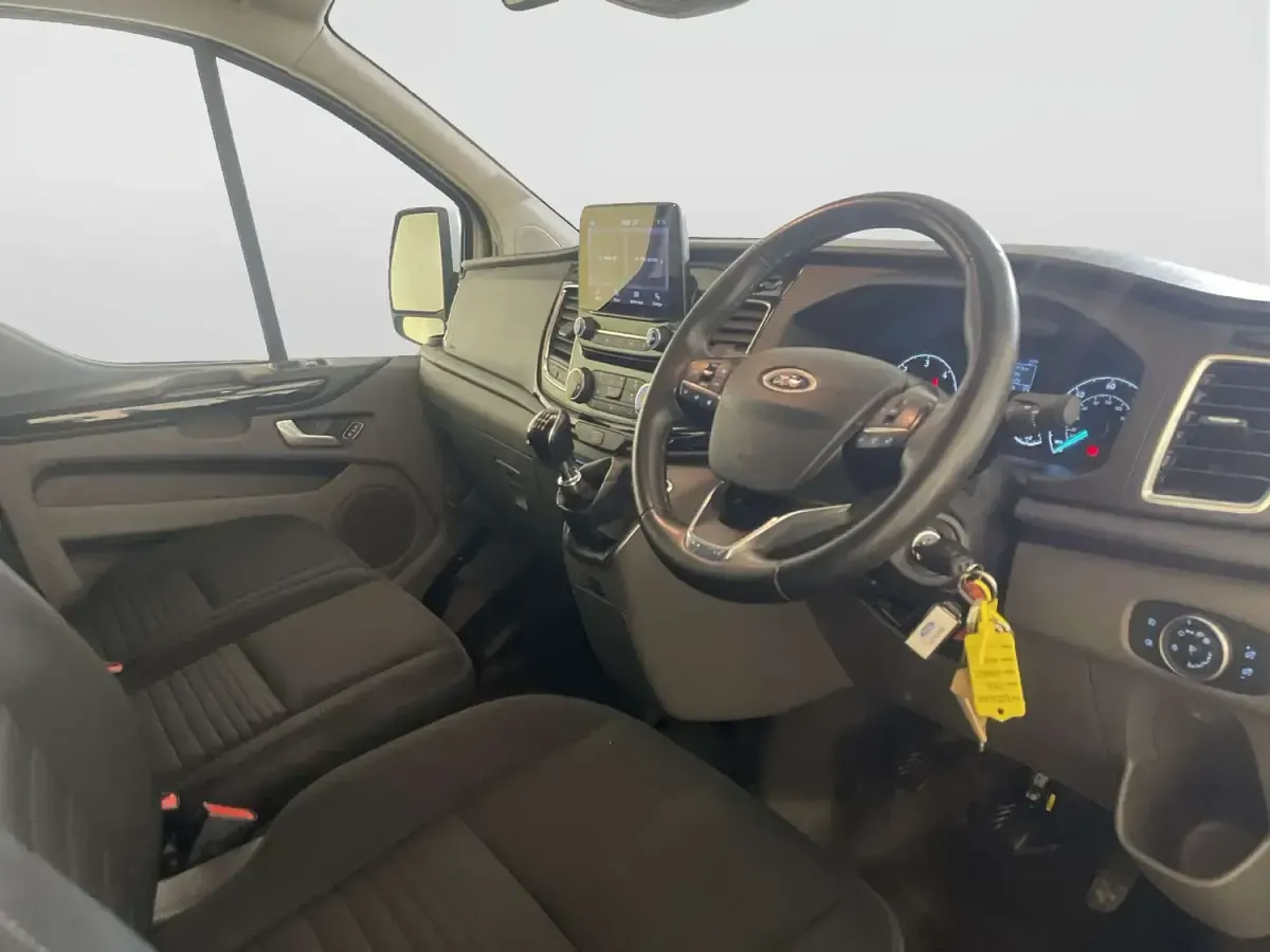 Used Ford Transit Custom Limited 130 HP (95 kW) 2023 White Van