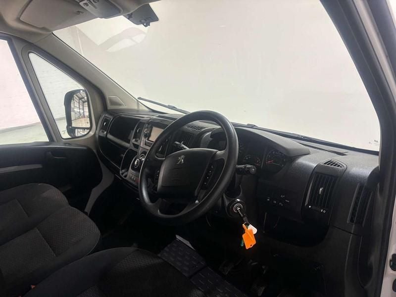 Used Peugeot Boxer 140 HP (102 kW) 2022 White Van