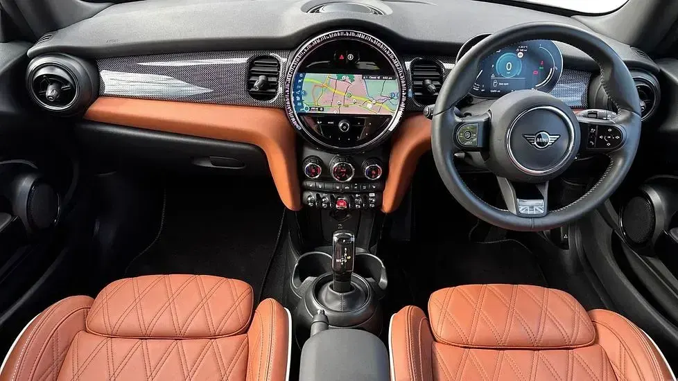 Used Mini Cooper Exclusive 134 HP (98 kW) 2024 Green Hatchback