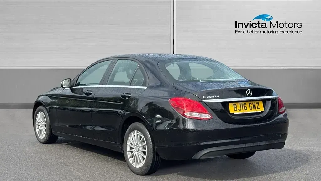 Used Mercedes C220 SE 170 HP (125 kW) 2016 Cosmos black metallic Sedan