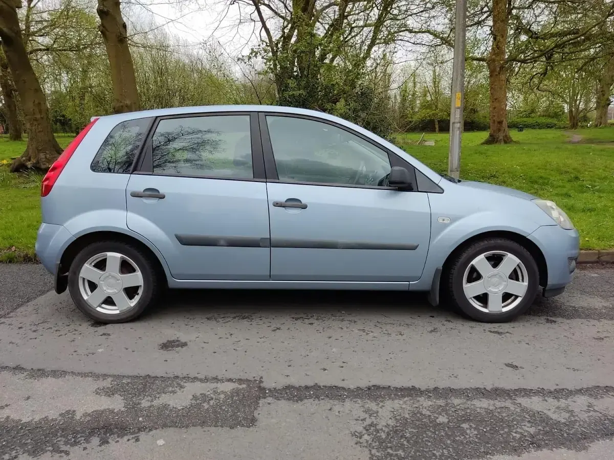 Used Ford Fiesta Zetec 75 HP (55 kW) 2006 Blue Hatchback