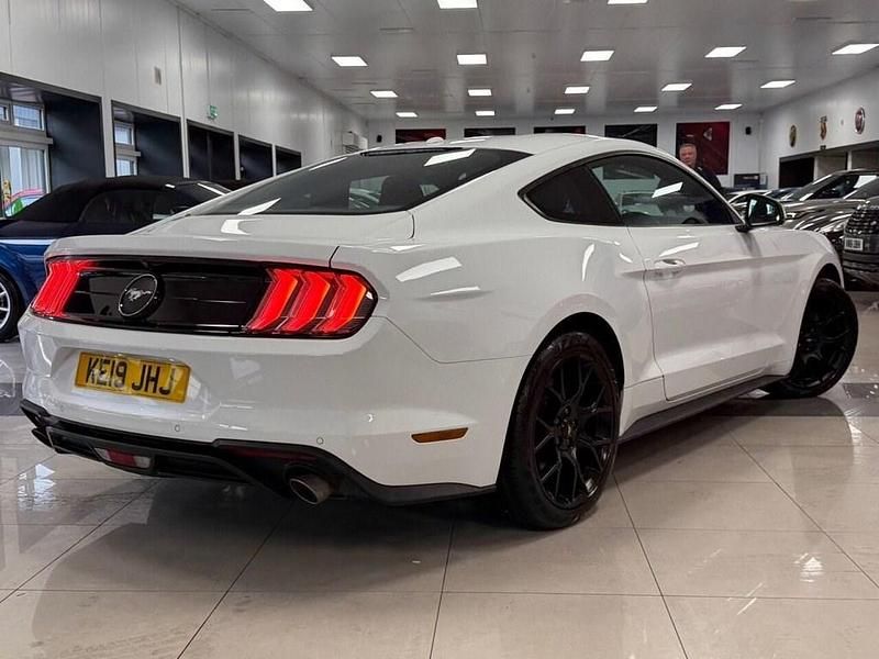 Usado Ford Mustang Fastback 290 CV (213 kW) 2019 Blanco Coupe
