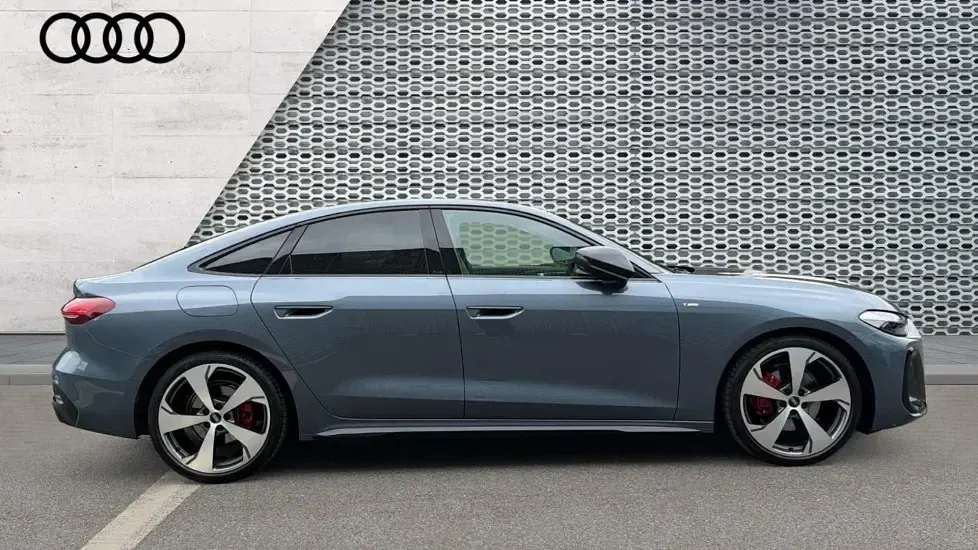 Used Audi A5 Sportback Advanced 204 HP (150 kW) 2025 Blue Hatchback