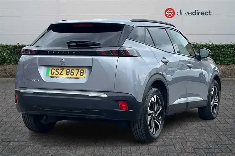 Begagnad Peugeot e-2008 Allure+ 100 kW (136 HK) 2023 Grå SUV