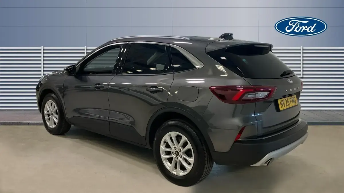 Usado Ford Kuga Titanium 150 CV (110 kW) 2025 Gris SUV