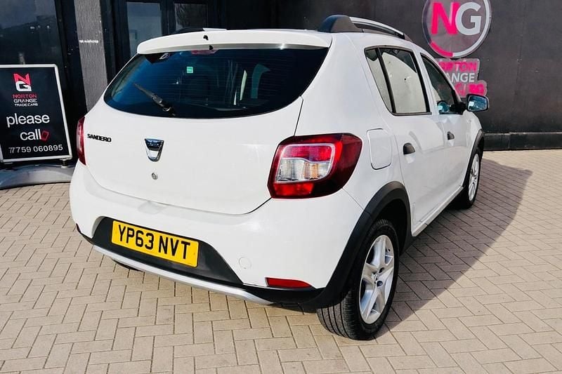 Used Dacia Sandero Ambiance 90 HP (66 kW) 2013 White Hatchback