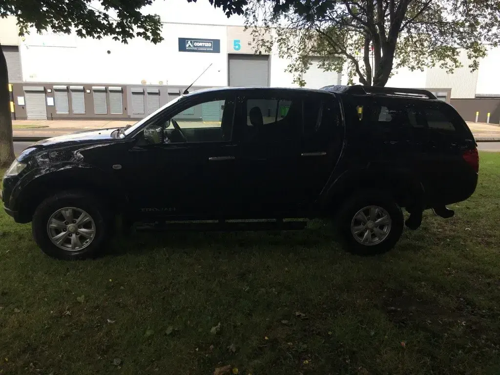 Used Mitsubishi L200 134 HP (98 kW) 2011 Black Pickup