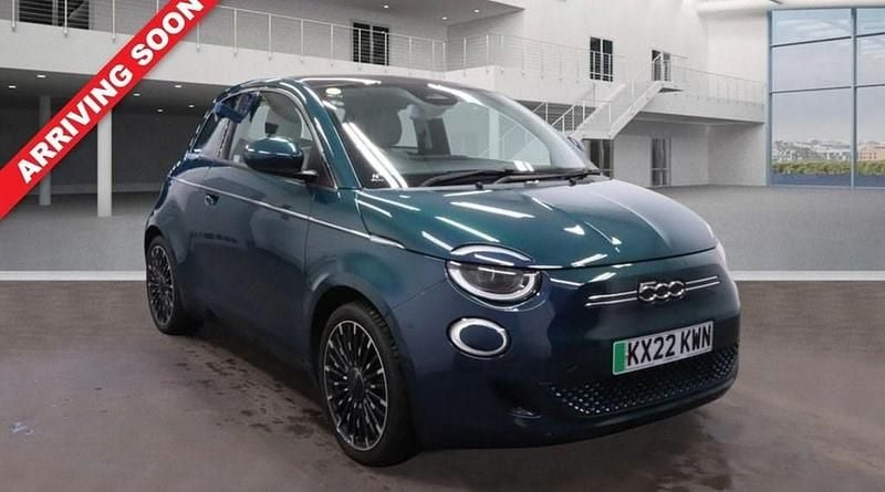 Green Used 2022 Fiat 500e La Prima Hatchback | £13,600 (Good price) - Image 1/4