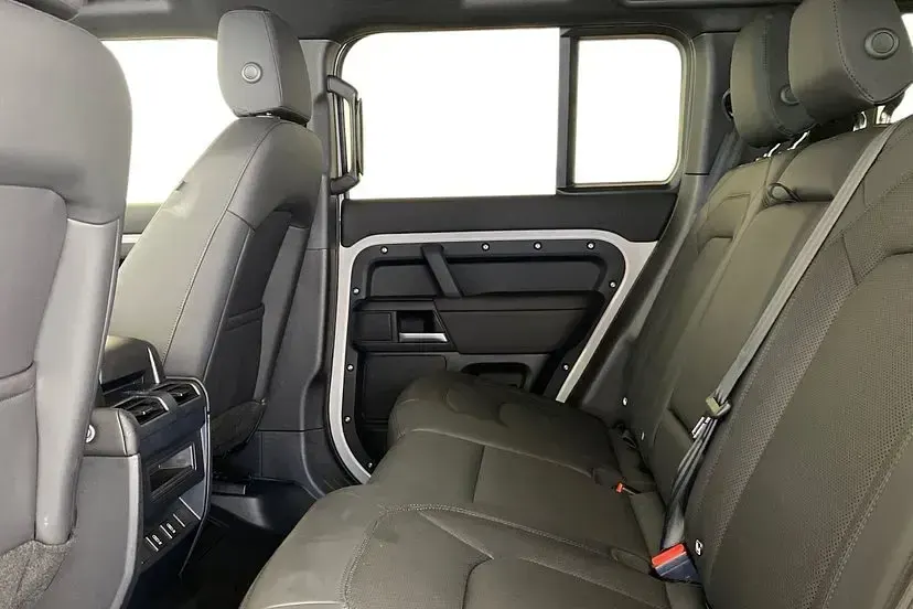 Used Land Rover Defender SE Dynamic 250 HP (183 kW) 2026 Grey SUV