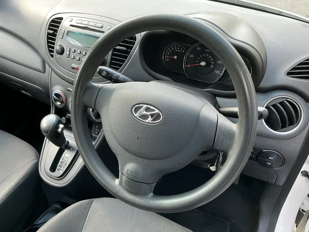 Used Hyundai i10 Active 2013 White Hatchback