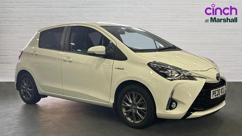 Used Toyota Yaris Hybrid 100 HP (73 kW) 2020 White Hatchback