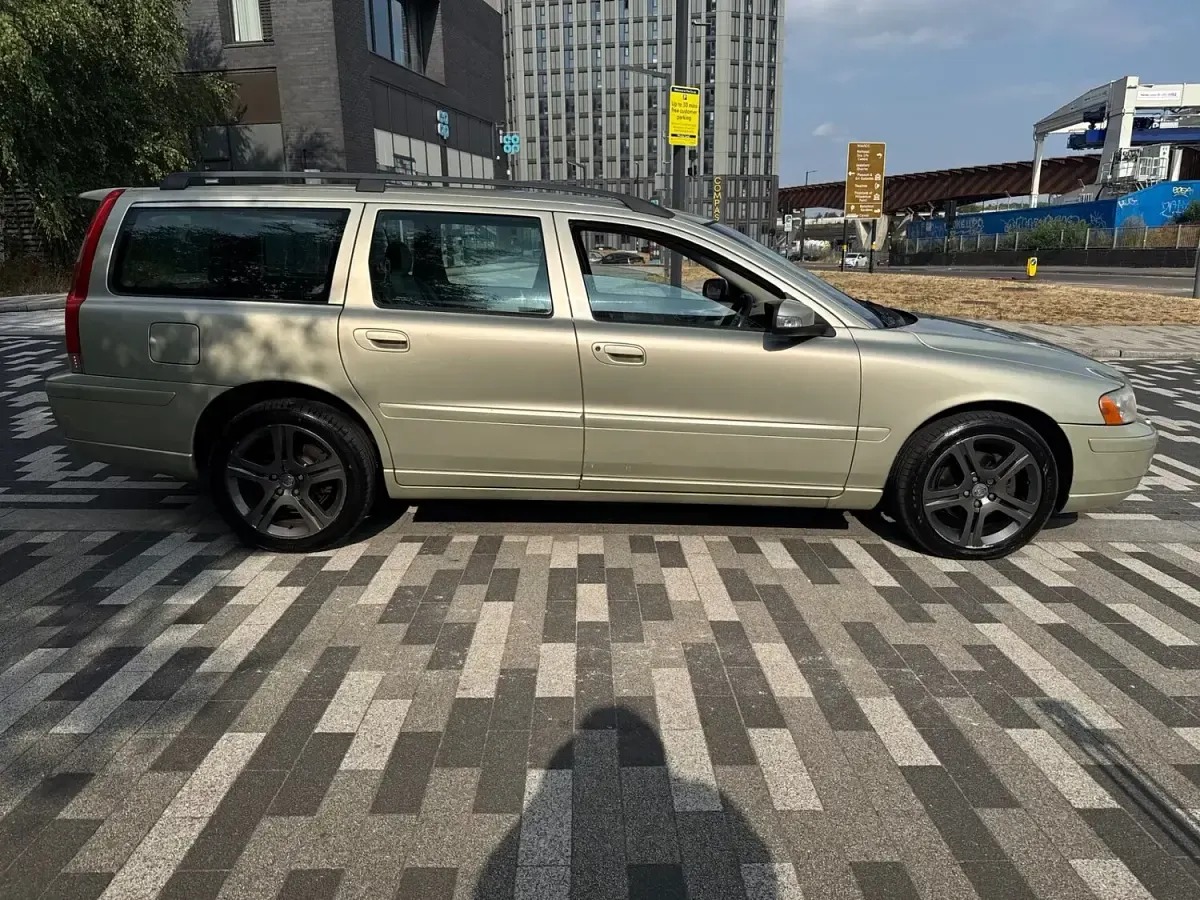 Used Volvo V70 2007 Gold Estate