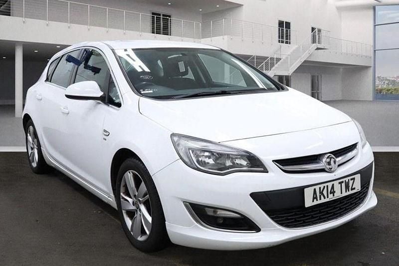 White Used 2014 Vauxhall Astra SRi Hatchback | £2,499 (Good price) - Image 1/1