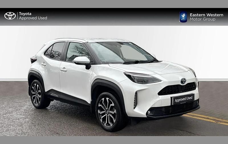 White Used 2021 Toyota Yaris Hybrid Design SUV | £19,999 (Fair price) - Image 1/4