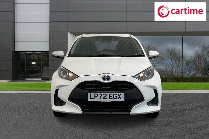 Used Toyota Yaris 116 HP (85 kW) 2023 White Hatchback