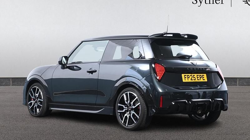 Usado Mini John Cooper Works Hatch 228 CV (167 kW) 2025 Gris Utilitario
