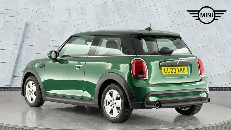 Used Mini Cooper Classic 134 HP (98 kW) 2023 Green Hatchback